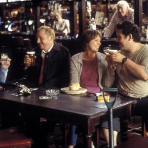 Still of Kate Ashfield, Nick Frost, Simon Pegg and Penelope Wilton in Shaun of the Dead (2004)
