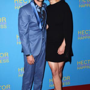 Simon Pegg and Rosamund Pike at event of Kaip Hektoras laimes ieskojo 2014