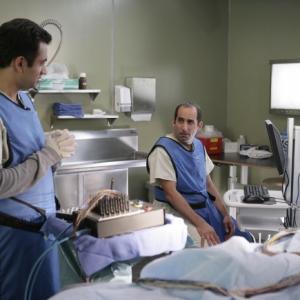 Still of Peter Jacobson and Kal Penn in Hausas 2004