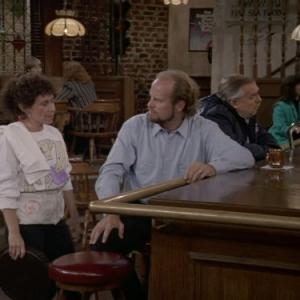 Still of Kelsey Grammer and Rhea Perlman in Cheers (1982)
