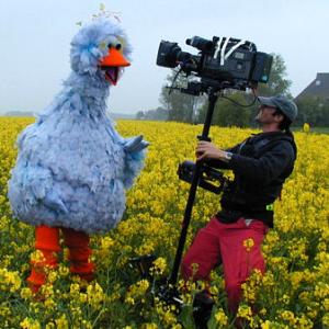 Franois Perrier and the Dutch Pino big bird during a video clip for the Dutch Sesame Street television program