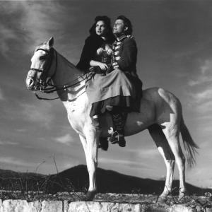 Still of Gina Lollobrigida and Gérard Philipe in Fanfan la Tulipe (1952)