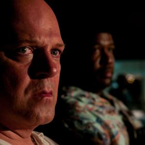 Still of Michael Chiklis and Wendell Pierce in Parkeris 2013