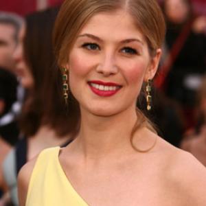 Rosamund Pike at event of The 80th Annual Academy Awards 2008