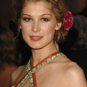 Rosamund Pike at event of Fugitive Pieces (2007)