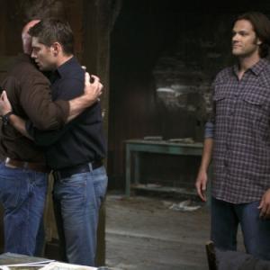 Still of Jensen Ackles Jared Padalecki and Mitch Pileggi in Supernatural 2005