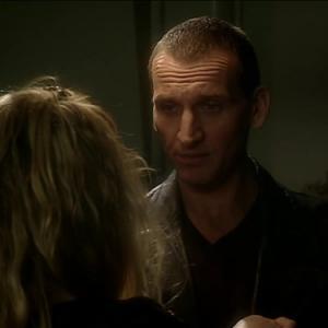 Still of Christopher Eccleston and Billie Piper in Doctor Who (2005)