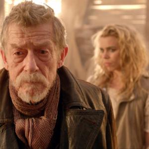 Still of John Hurt and Billie Piper in Doctor Who: The Day of the Doctor (2013)