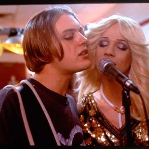Still of John Cameron Mitchell and Michael Pitt in Hedwig and the Angry Inch 2001