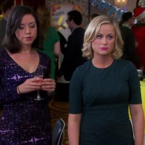 Still of Amy Poehler and Aubrey Plaza in Parks and Recreation 2009