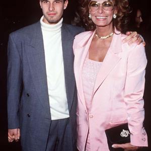 Sophia Loren and Edoardo Ponti at event of Gatavi drabuziai (1994)