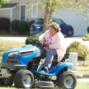 Maria Lidia Porto chases Mister Dan on lawnmower Scary Movie 5