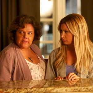Maria Lidia Porto warns Miss Jody Ashley Tisdale of bad things in the house Scary Movie 5