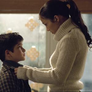 Still of Jennifer Lopez and Tyler Posey in Maid in Manhattan 2002