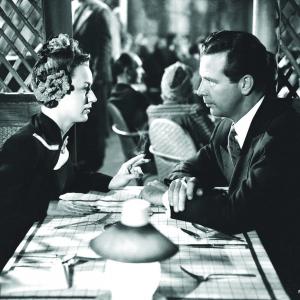 Still of Dick Powell and Anne Shirley in Murder, My Sweet (1944)