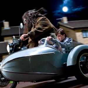 Still of Greg Powell and Daniel Radcliffe in Haris Poteris ir mirties relikvijos 1 dalis 2010
