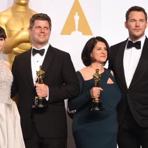 Anna Pinnock Felicity Jones Chris Pratt and Adam Stockhausen at event of The Oscars 2015