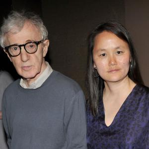 Woody Allen and Soon-Yi Previn at event of Vidurnaktis Paryziuje (2011)