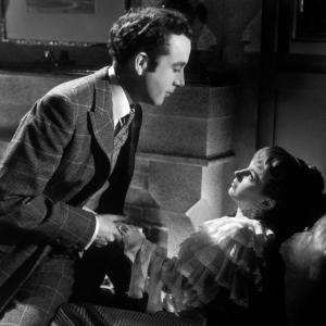 Still of Joan Greenwood and Dennis Price in Kind Hearts and Coronets 1949