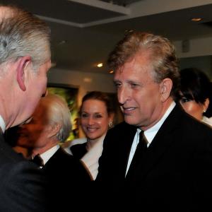 Joe Roth and Prince Charles at event of Alisa stebuklu salyje 2010