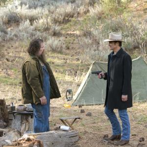 Still of Timothy Olyphant and Tom Proctor in Justified 2010