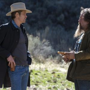 Still of Timothy Olyphant and Tom Proctor in Justified 2010