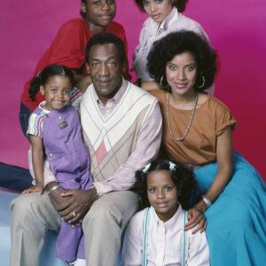 Still of Lisa Bonet, Bill Cosby, Tempestt Bledsoe, Keshia Knight Pulliam, Phylicia Rashad and Malcolm-Jamal Warner in The Cosby Show (1984)