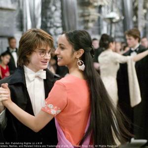 Still of Daniel Radcliffe and Shefali Chowdhury in Haris Poteris ir ugnies taure (2005)