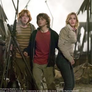 Still of Rupert Grint Daniel Radcliffe and Emma Watson in Haris Poteris ir ugnies taure 2005