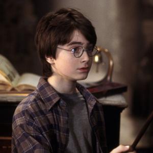 Still of Daniel Radcliffe in Haris Poteris ir isminties akmuo 2001