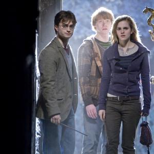 Still of Rupert Grint Daniel Radcliffe and Emma Watson in Haris Poteris ir mirties relikvijos 1 dalis 2010