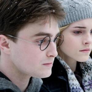 Still of Daniel Radcliffe and Emma Watson in Haris Poteris ir netikras princas 2009