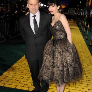 Sam Raimi and Gillian Greene at event of Ozas didis ir galingas 2013