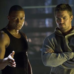 Still of David Ramsey and Stephen Amell in Strele 2012