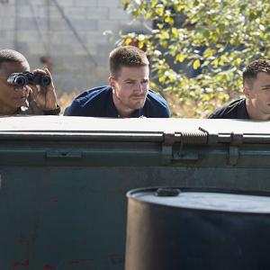 Still of David Ramsey Stephen Amell and Colton Haynes in Strele 2012