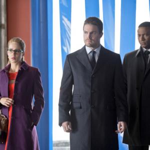 Still of David Ramsey Stephen Amell and Emily Bett Rickards in Strele 2012