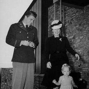 Ronald Reagan in uniform with his mother and daughter Maureen