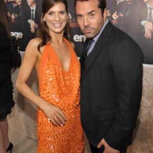 Jeremy Piven and Perrey Reeves at event of Entourage 2004