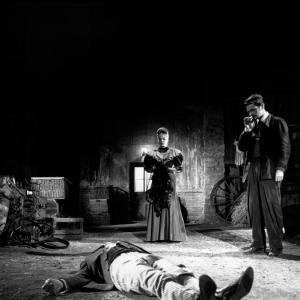 Still of Serge Reggiani and Simone Signoret in Casque dor 1952