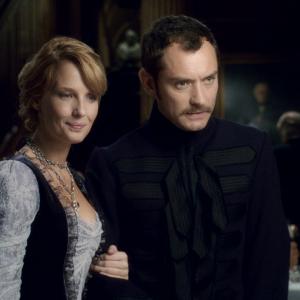 Still of Jude Law and Kelly Reilly in Sherlock Holmes 2009