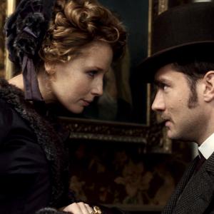 Still of Jude Law and Kelly Reilly in Sherlock Holmes 2009