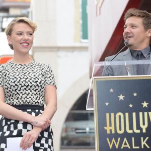 Scarlett Johansson and Jeremy Renner