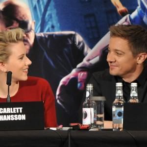 Scarlett Johansson and Jeremy Renner at event of Kersytojai 2012