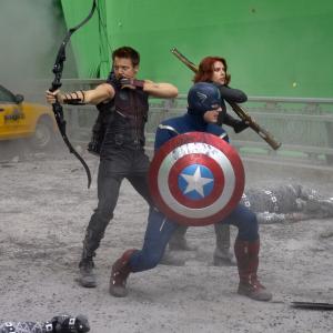 Still of Chris Evans Scarlett Johansson and Jeremy Renner in Kersytojai 2012