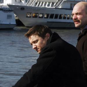 Still of Jeremy Renner and Corey Stoll in The Unusuals 2009