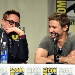 Robert Downey Jr. and Jeremy Renner at event of Kersytojai 2 (2015)