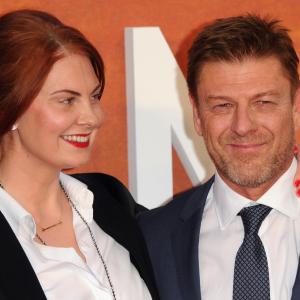 Sean Bean and Ashley Moore at event of Marsietis 2015