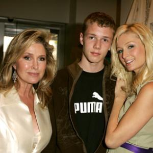 Paris Hilton and Kathy Hilton at event of Vasko namai 2005