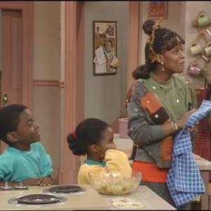 Still of Bill Cosby Keshia Knight Pulliam and Deon Richmond in The Cosby Show 1984