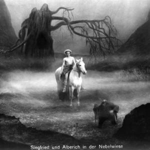 Still of Georg John and Paul Richter in Die Nibelungen Siegfried 1924